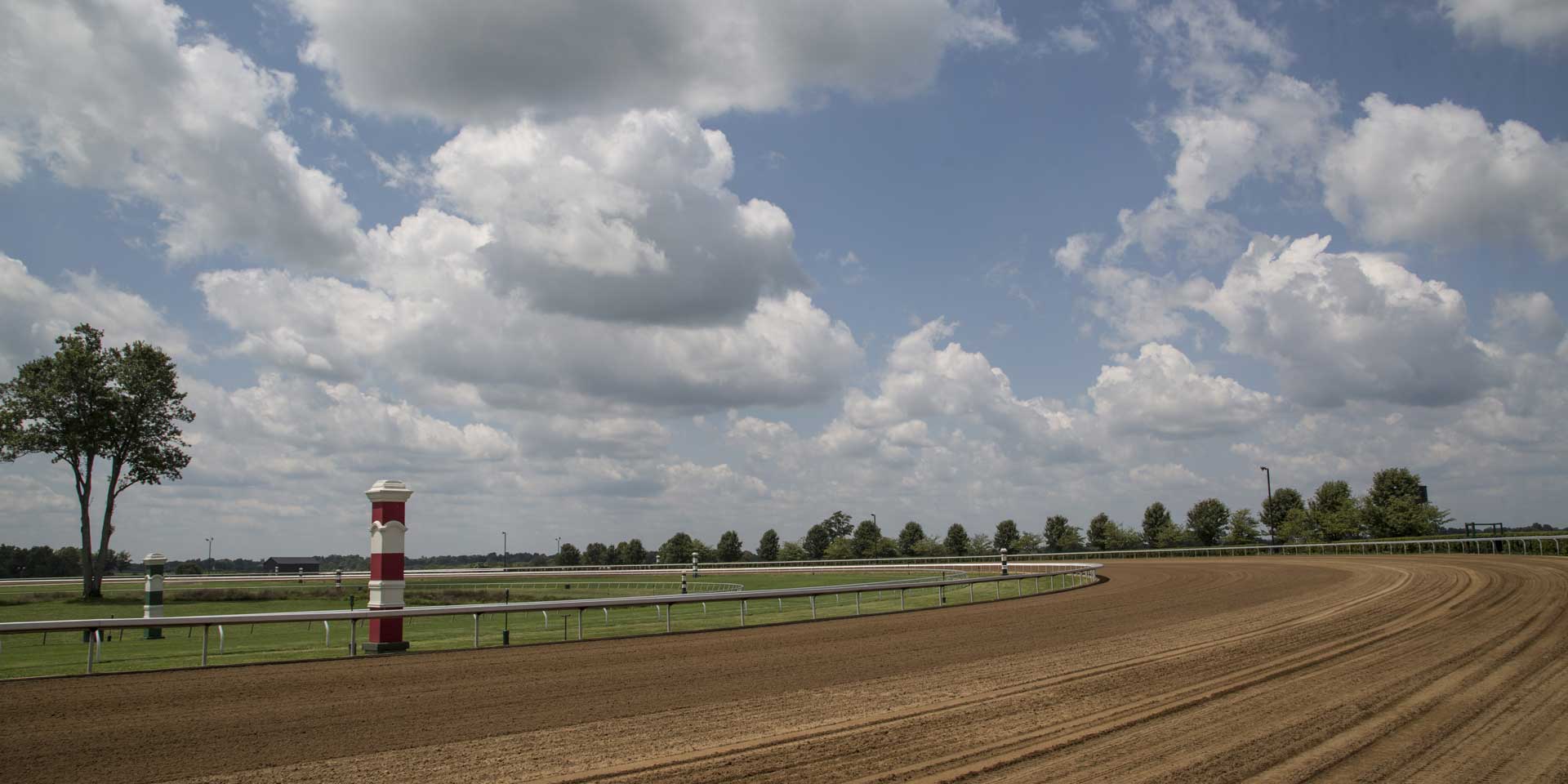 A wide shot of one of Speedywin’s dirt tracks.